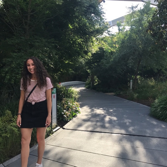 Meet your Posher, Natalie - Picture 5 of 5